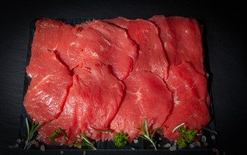 Freshly cut beef "Charbonnade"